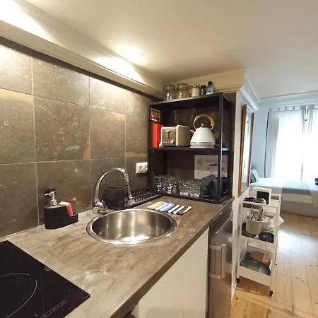 Saint George Apartment Lisbon
