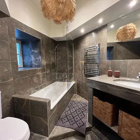 Saint George Apartment *